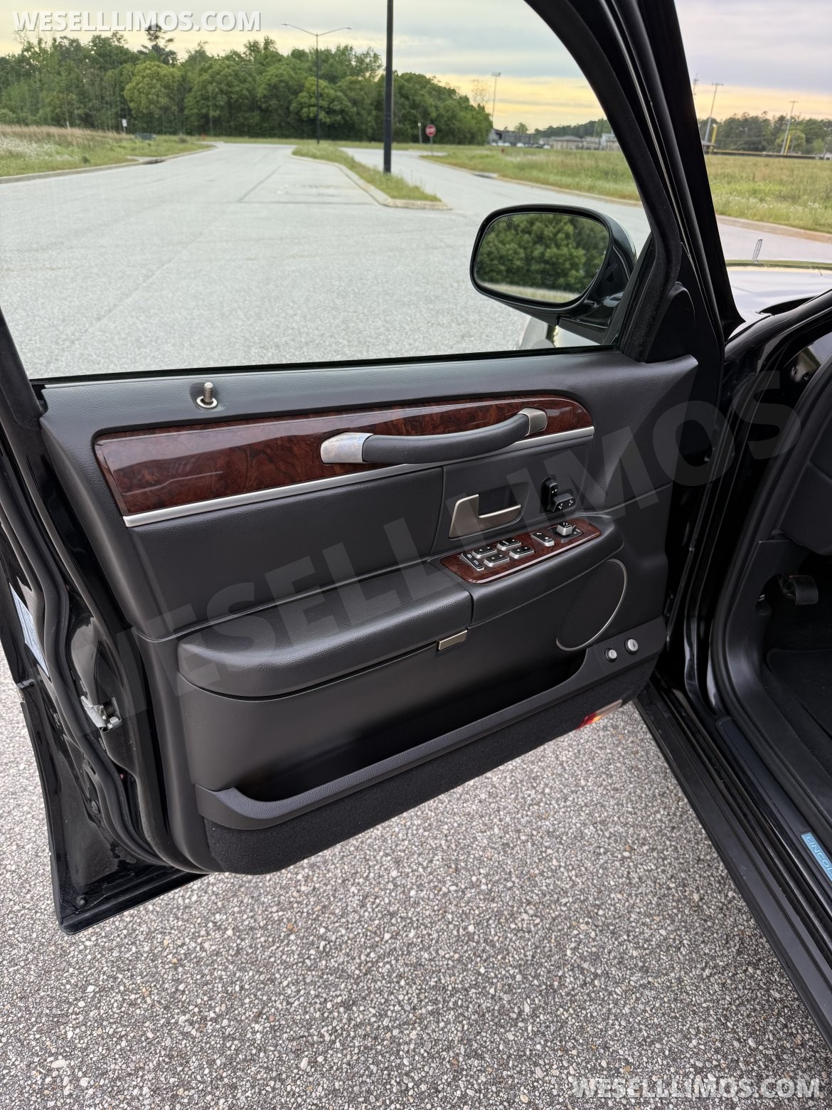 Photo of Limousine for sale: 2007 Lincoln Super stretch by Executive Coach Builders