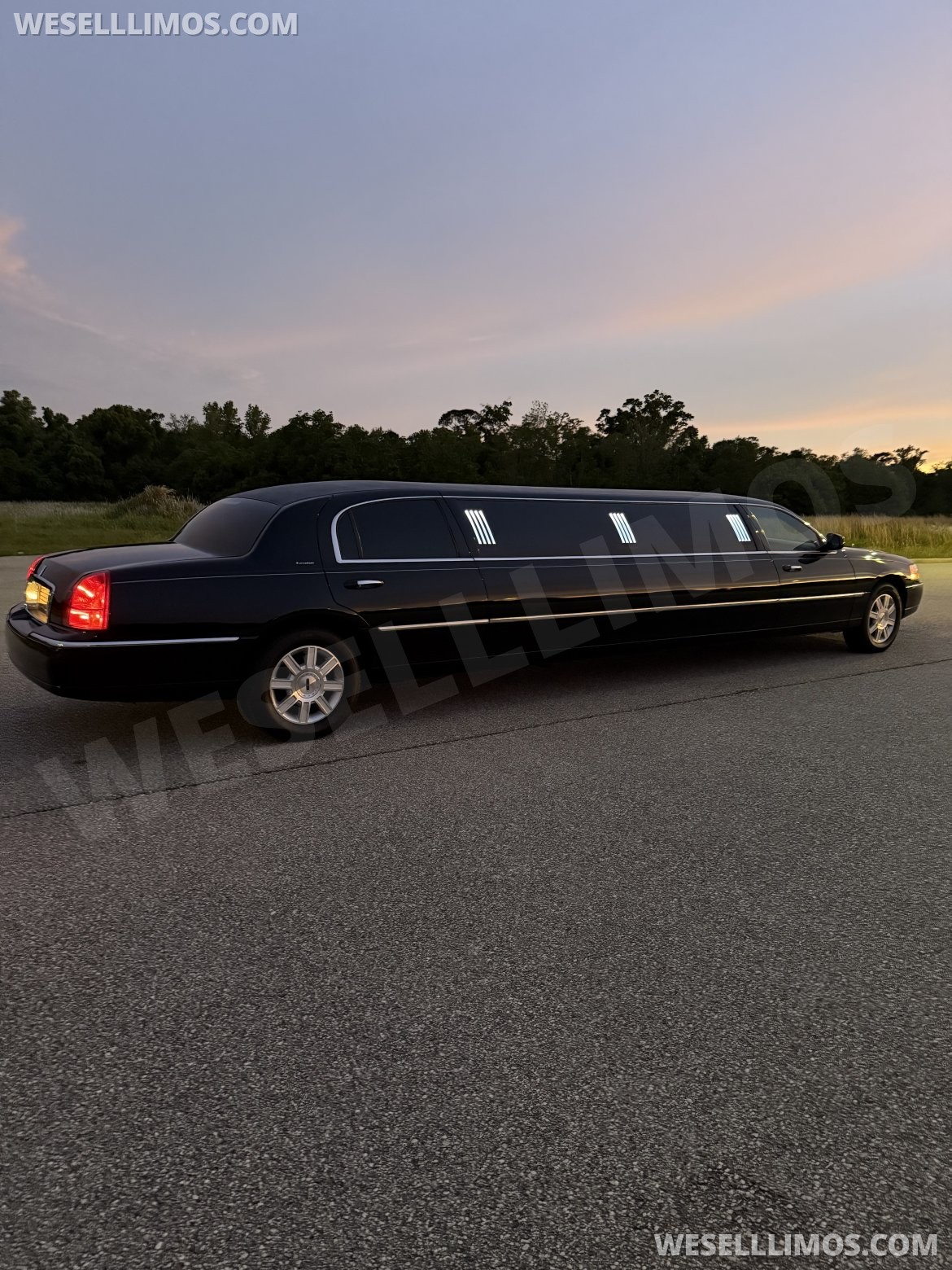 Photo of Limousine for sale: 2007 Lincoln Super stretch by Executive Coach Builders
