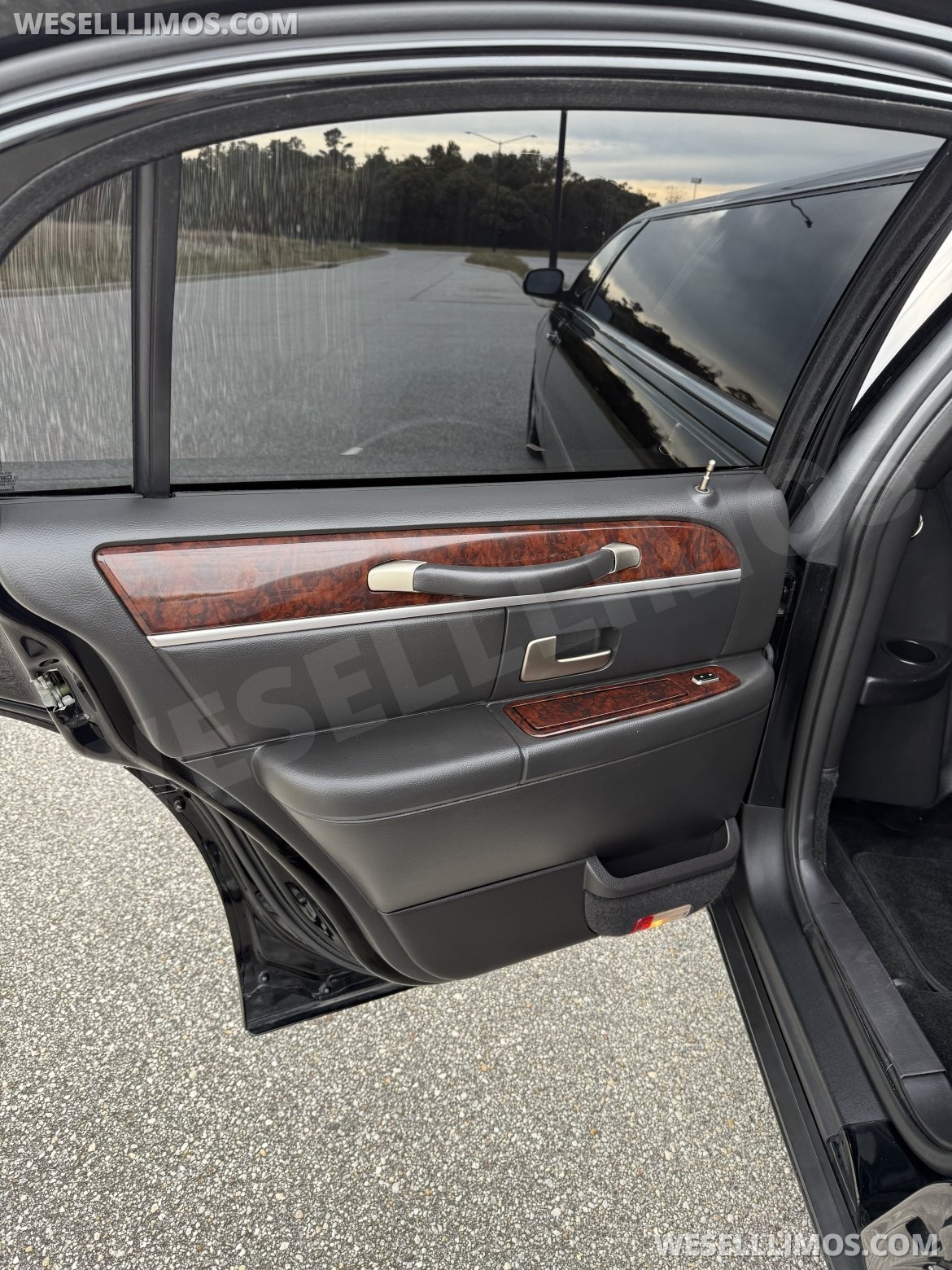 Photo of Limousine for sale: 2007 Lincoln Super stretch by Executive Coach Builders