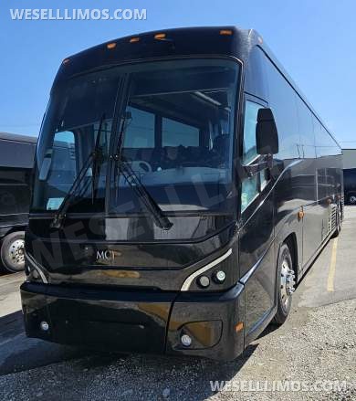 2013 MCI J4500 Motorcoach - Motorcoach for Sale in Chicago, IL - Photo 3
