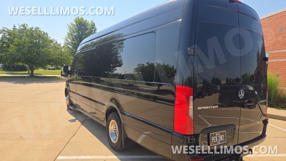 2022 Mercedes-Benz 3500 Sprinter for Sale in Cedar Rapids, IA - Photo 2
