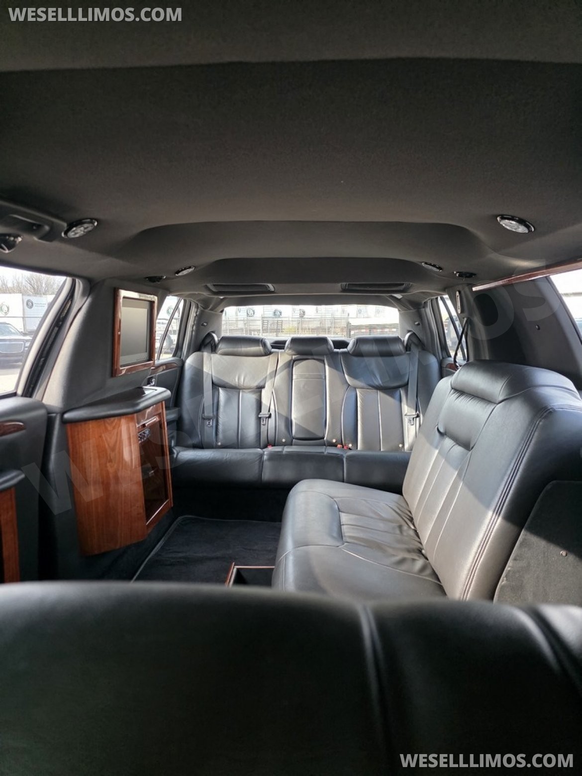 Photo of Limo Bus for sale: 2008 Cadillac Deville by Dabryan