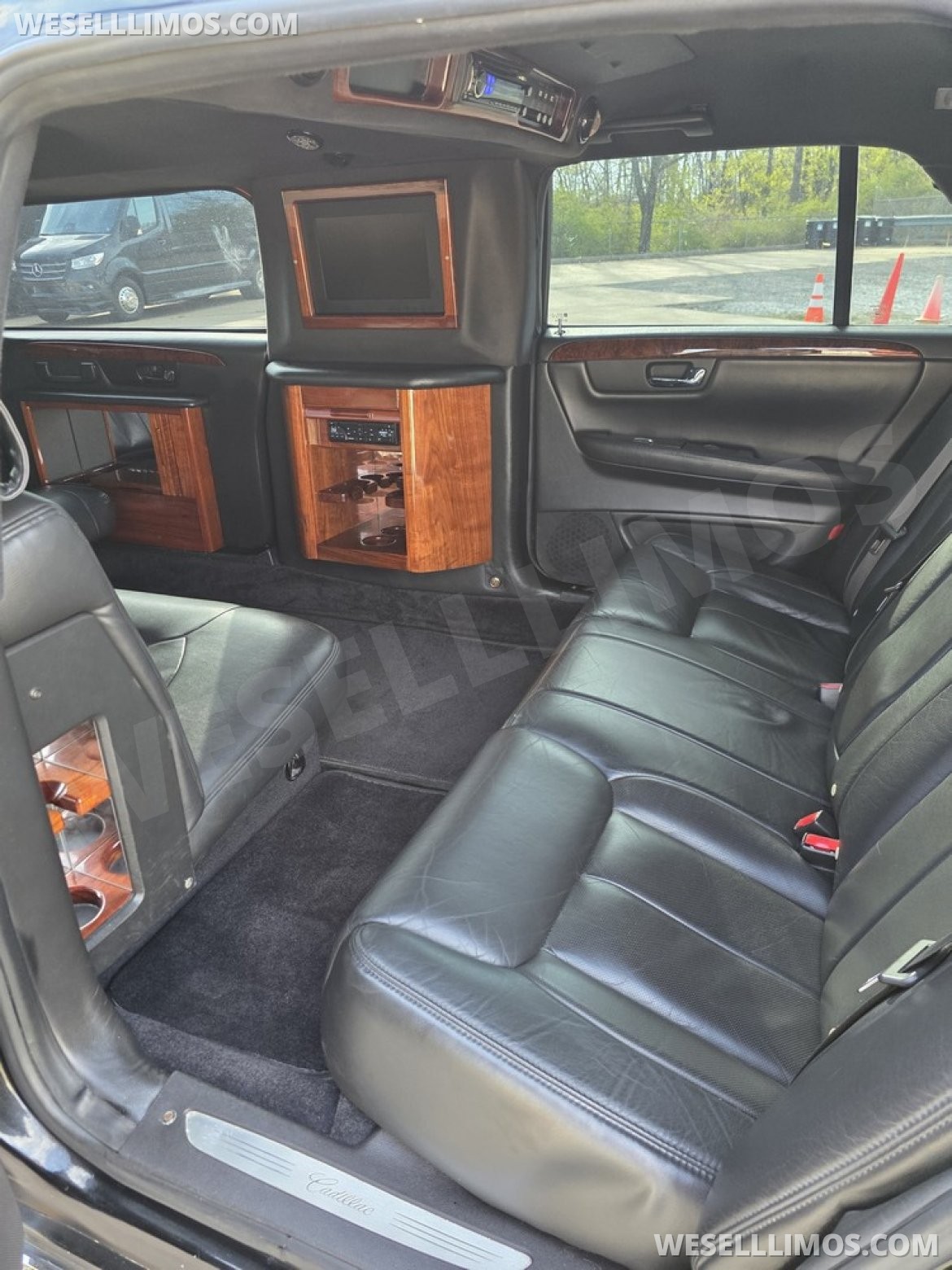 Photo of Limo Bus for sale: 2008 Cadillac Deville by Dabryan