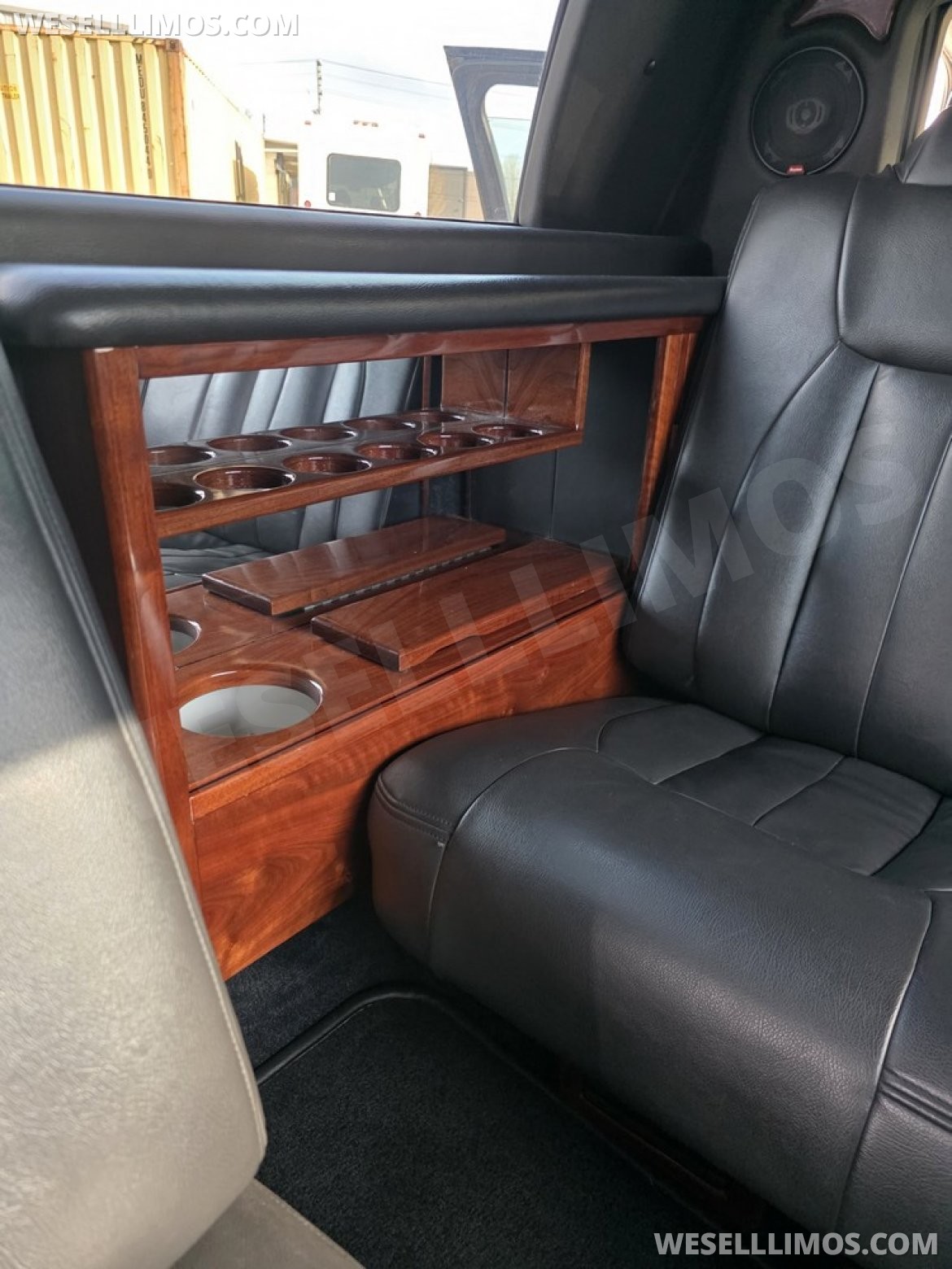 Photo of Limo Bus for sale: 2008 Cadillac Deville by Dabryan