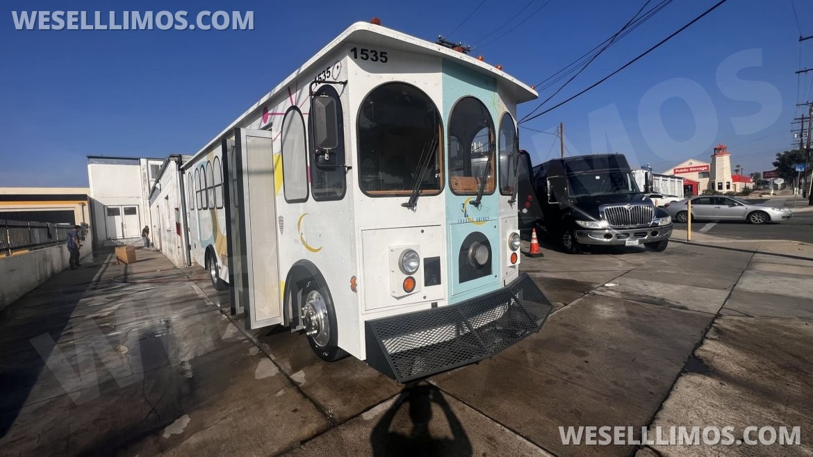Photo of Trolley for sale: 2014 Ford F53 by Hometown Trolley