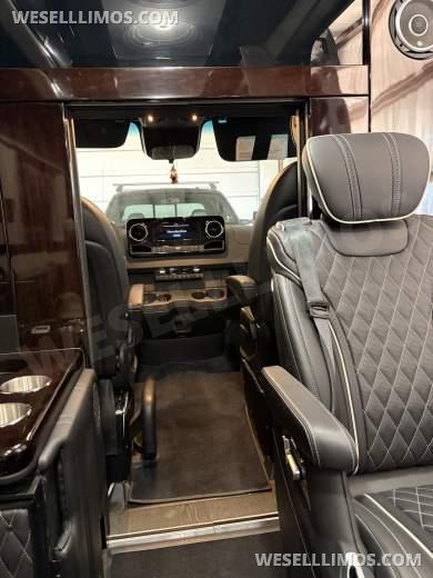 2020 Executive Coach Builders Mercedes-Benz 170 HT EXT 3500 Super Single Sprinter - Sprinter for Sale in Gridley, KS - Photo 11