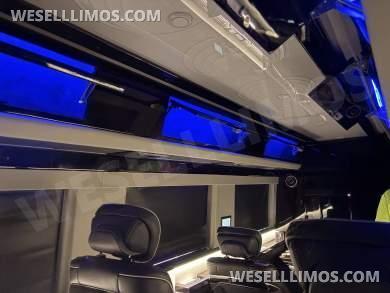 2020 Executive Coach Builders Mercedes-Benz 170 HT EXT 3500 Super Single Sprinter - Sprinter for Sale in Gridley, KS - Photo 35