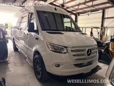 2020 Executive Coach Builders Mercedes-Benz 170 HT EXT 3500 Super Single Sprinter - Sprinter for Sale in Gridley, KS - Photo 51