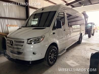 2020 Executive Coach Builders Mercedes-Benz 170 HT EXT 3500 Super Single Sprinter - Sprinter for Sale in Gridley, KS - Photo 54