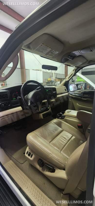 2005 Krystal Coach Ford Excursion Limousine - Limousine for Sale in Modesto, CA - Photo 7