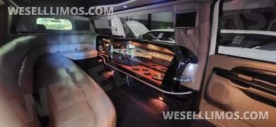 2005 Krystal Coach Ford Excursion Limousine - Limousine for Sale in Modesto, CA - Photo 9