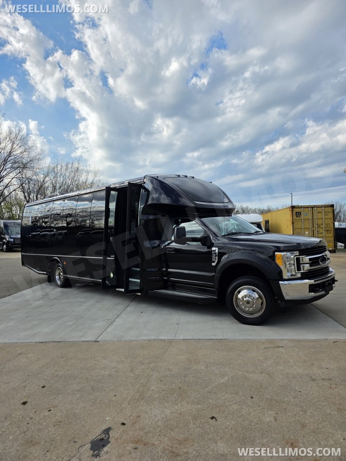 Photo of Limo Bus for sale: 2018 Ford F550 Limo Bus by Turtle Top