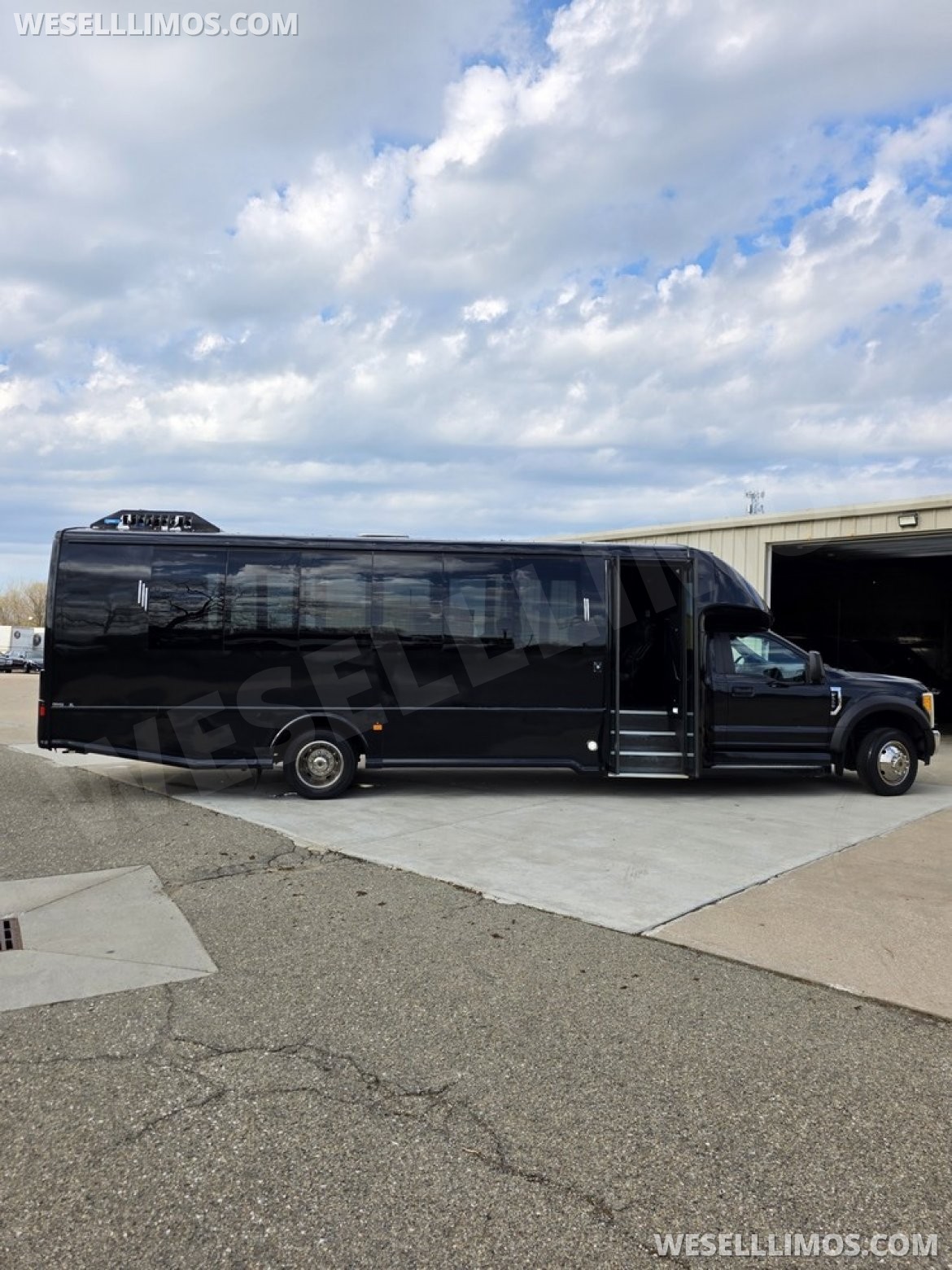 Photo of Limo Bus for sale: 2018 Ford F550 Limo Bus by Turtle Top