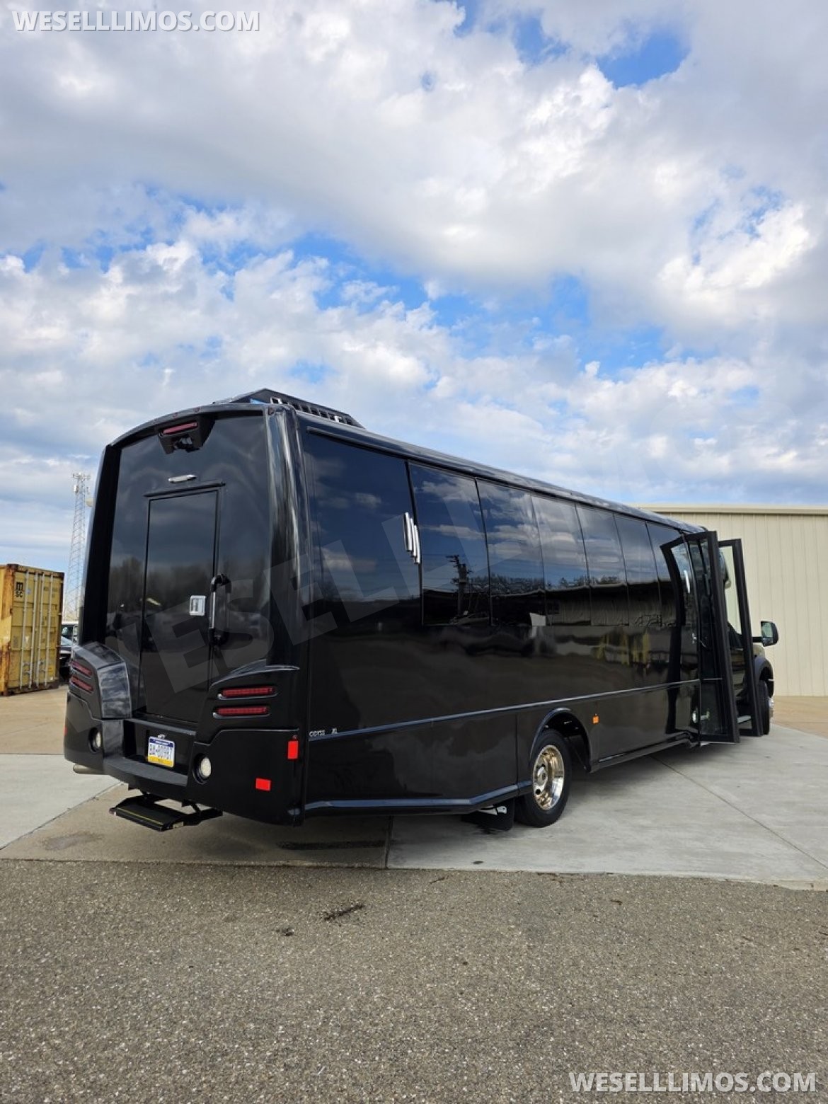 Photo of Limo Bus for sale: 2018 Ford F550 Limo Bus by Turtle Top