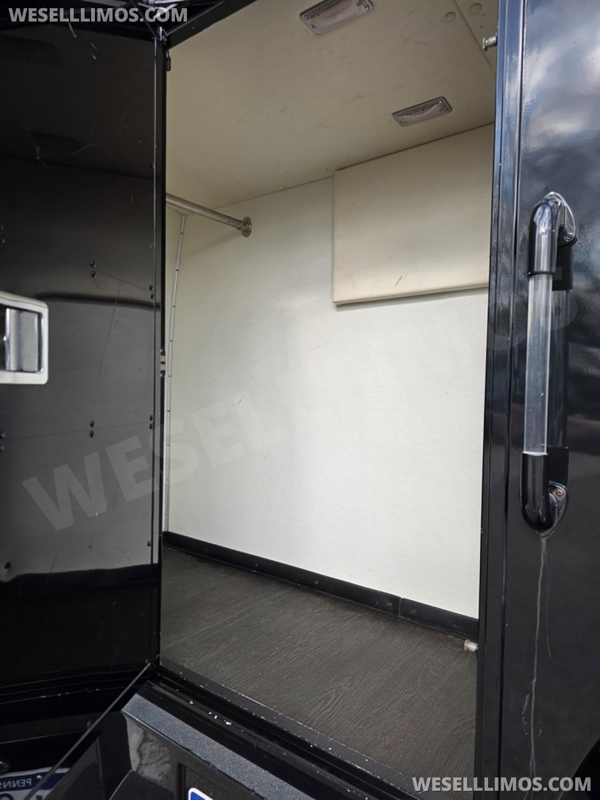 Photo of Limo Bus for sale: 2018 Ford F550 Limo Bus by Turtle Top