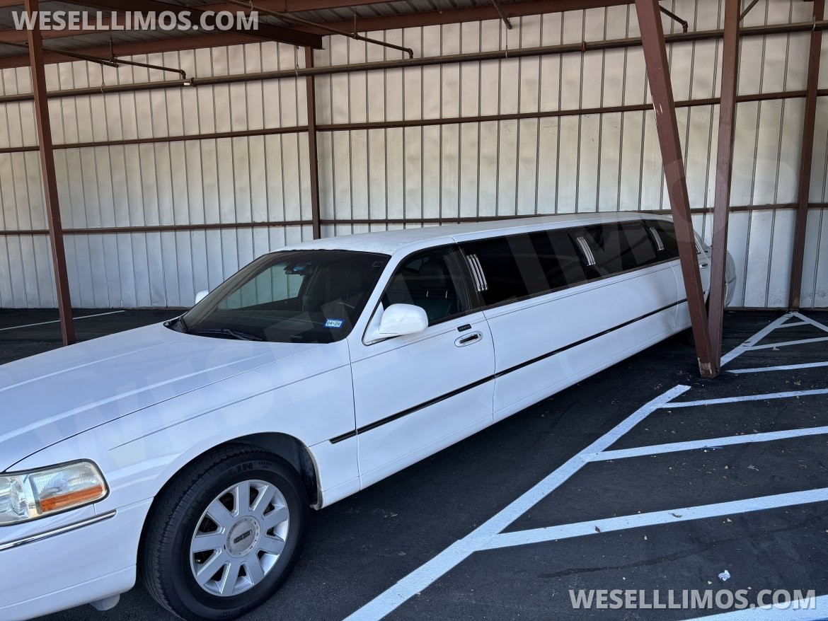 Limousine for sale: 2006 Lincoln Town car 120" by Dabryan