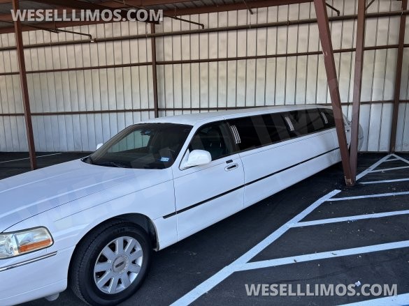 2006 Lincoln Town car Limousine for Sale in Arlington, TX - Photo 2