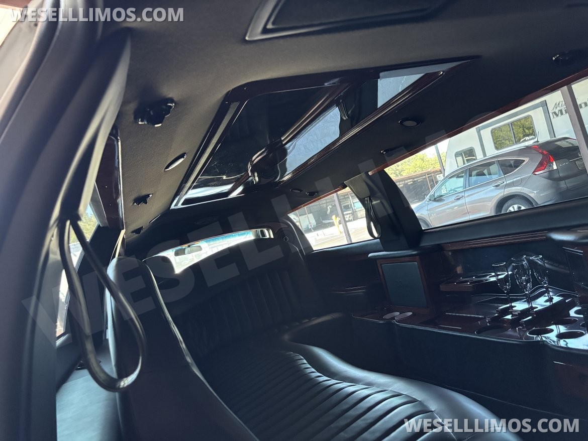 Photo of Limousine for sale: 2006 Lincoln Town car 120" by Dabryan