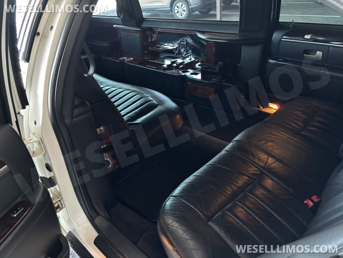 Photo of Limousine for sale: 2006 Lincoln Town car 120" by Dabryan