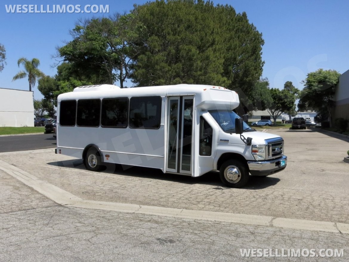 Shuttle Bus for sale: 2017 Ford E-450 Challenger by Champion Bus