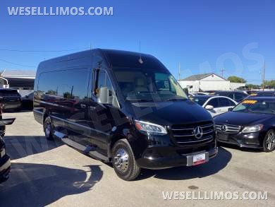 2019 Mercedes-Benz 2019 Mercedes - Benz Series Executive Sprinter Limousine - Limousine for Sale in Columbus, OH - Photo 2