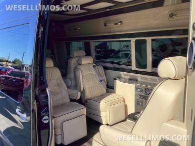 2019 Mercedes-Benz 2019 Mercedes - Benz Series Executive Sprinter Limousine - Limousine for Sale in Columbus, OH - Photo 5