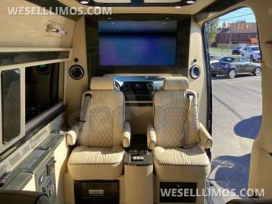 2019 Mercedes-Benz 2019 Mercedes - Benz Series Executive Sprinter Limousine - Limousine for Sale in Columbus, OH - Photo 8