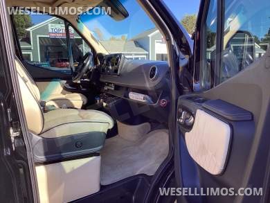 2019 Mercedes-Benz 2019 Mercedes - Benz Series Executive Sprinter Limousine - Limousine for Sale in Columbus, OH - Photo 9