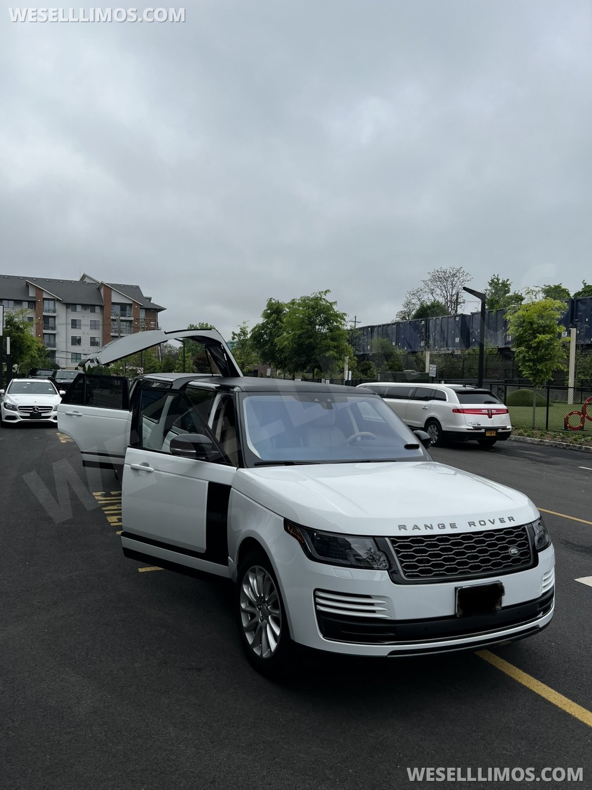 SUV Stretch for sale: 2022 Land Rover Range Rover HSE 160" by Pinnacle