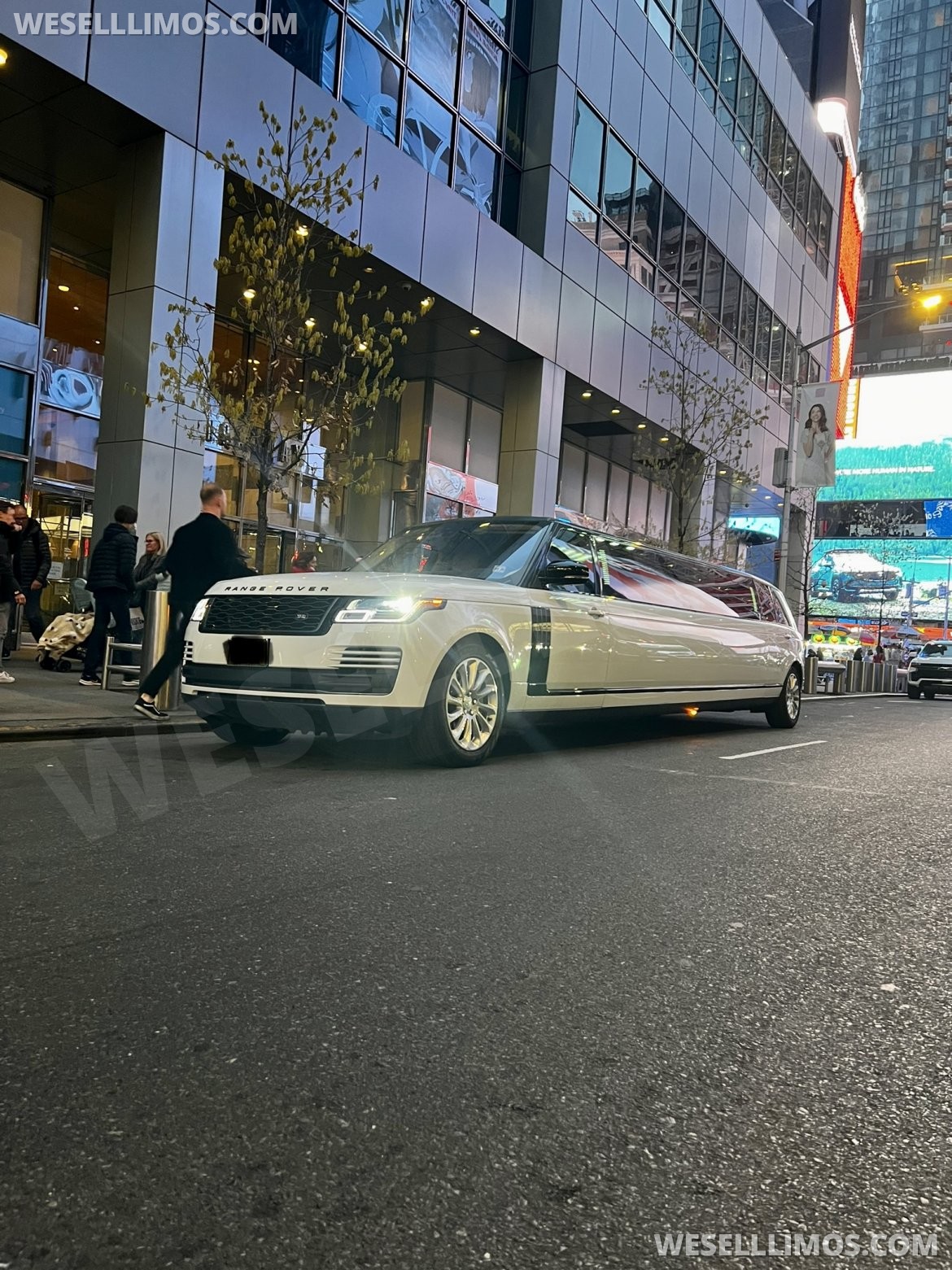 Photo of SUV Stretch for sale: 2022 Land Rover Range Rover HSE 160" by Pinnacle