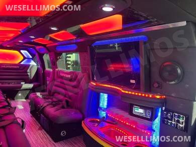 2026 Pinnacle Ford Bronco SUV Stretch - SUV Stretch for Sale in Old bridge, NJ - Photo 6