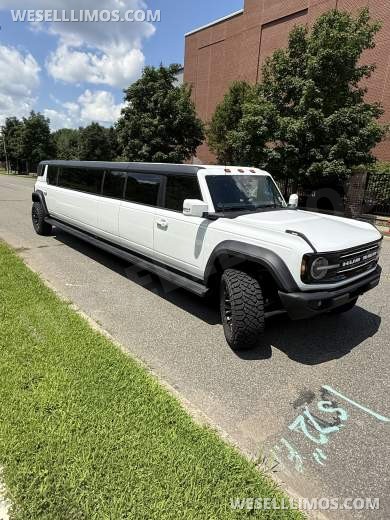 2026 Pinnacle Ford Bronco SUV Stretch - SUV Stretch for Sale in Old bridge, NJ - Photo 11