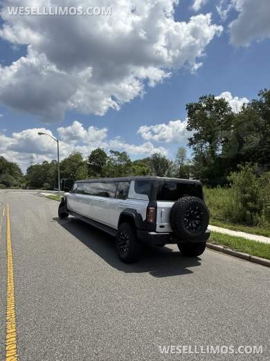 2026 Pinnacle Ford Bronco SUV Stretch - SUV Stretch for Sale in Old bridge, NJ - Photo 15