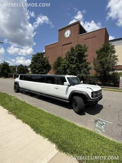 2026 Pinnacle Ford Bronco SUV Stretch - SUV Stretch for Sale in Old bridge, NJ - Photo 17