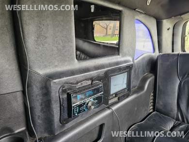 2015 Blackstone Builders Cadillac Escalade Limousine - Limousine for Sale in Pompano Beach, FL - Photo 18