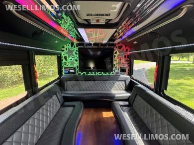 2013 LGE Coachworks Ford 20-22 Limo Bus - Limo Bus for Sale in Morganville, NJ - Photo 17