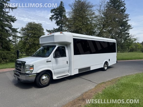 2013 Ford 20-22 Pass Limo Bus Limo Bus for Sale in Morganville, NJ - Photo 3