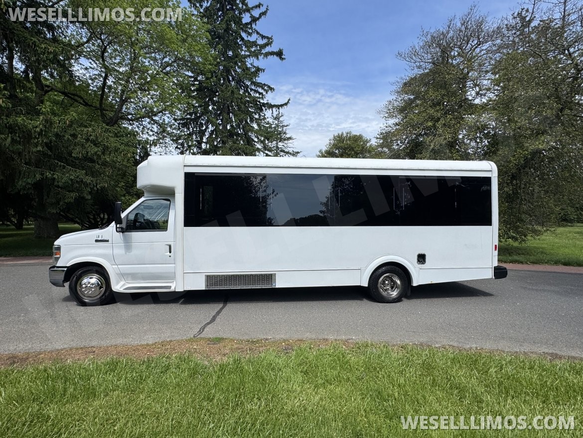 Photo of Limo Bus for sale: 2013 Ford 20-22 Pass Limo Bus 24" by LGE Coachworks