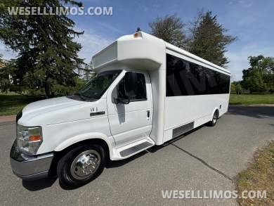 2013 LGE Coachworks Ford 20-22 Limo Bus - Limo Bus for Sale in Morganville, NJ - Photo 5
