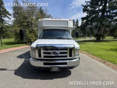 2013 LGE Coachworks Ford 20-22 Limo Bus - Limo Bus for Sale in Morganville, NJ - Photo 6