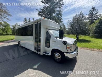 2013 LGE Coachworks Ford 20-22 Limo Bus - Limo Bus for Sale in Morganville, NJ - Photo 7