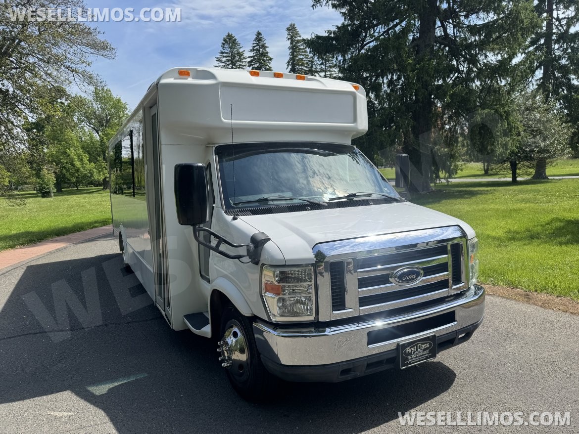 Photo of Limo Bus for sale: 2013 Ford 20-22 Pass Limo Bus 24" by LGE Coachworks