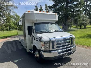 2013 LGE Coachworks Ford 20-22 Limo Bus - Limo Bus for Sale in Morganville, NJ - Photo 8