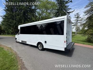 2013 LGE Coachworks Ford 20-22 Limo Bus - Limo Bus for Sale in Morganville, NJ - Photo 10