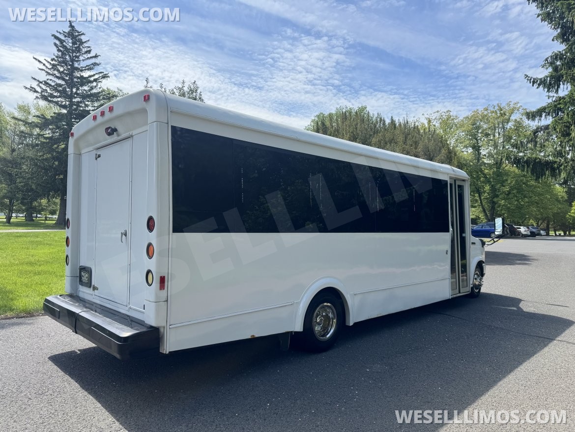 Photo of Limo Bus for sale: 2013 Ford 20-22 Pass Limo Bus 24" by LGE Coachworks