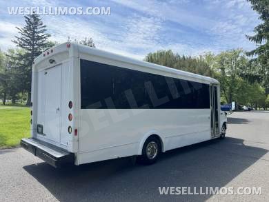 2013 LGE Coachworks Ford 20-22 Limo Bus - Limo Bus for Sale in Morganville, NJ - Photo 11