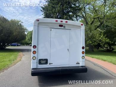 2013 LGE Coachworks Ford 20-22 Limo Bus - Limo Bus for Sale in Morganville, NJ - Photo 12