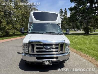 2017 Berkshire Coach Ford 23 Pass Shuttle Bus - Shuttle Bus for Sale in Morganville, NJ - Photo 9