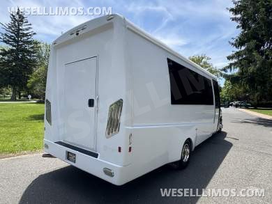 2017 Berkshire Coach Ford 23 Pass Shuttle Bus - Shuttle Bus for Sale in Morganville, NJ - Photo 5