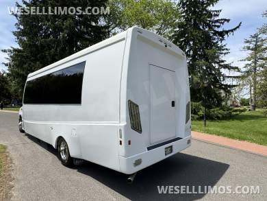 2017 Berkshire Coach Ford 23 Pass Shuttle Bus - Shuttle Bus for Sale in Morganville, NJ - Photo 8